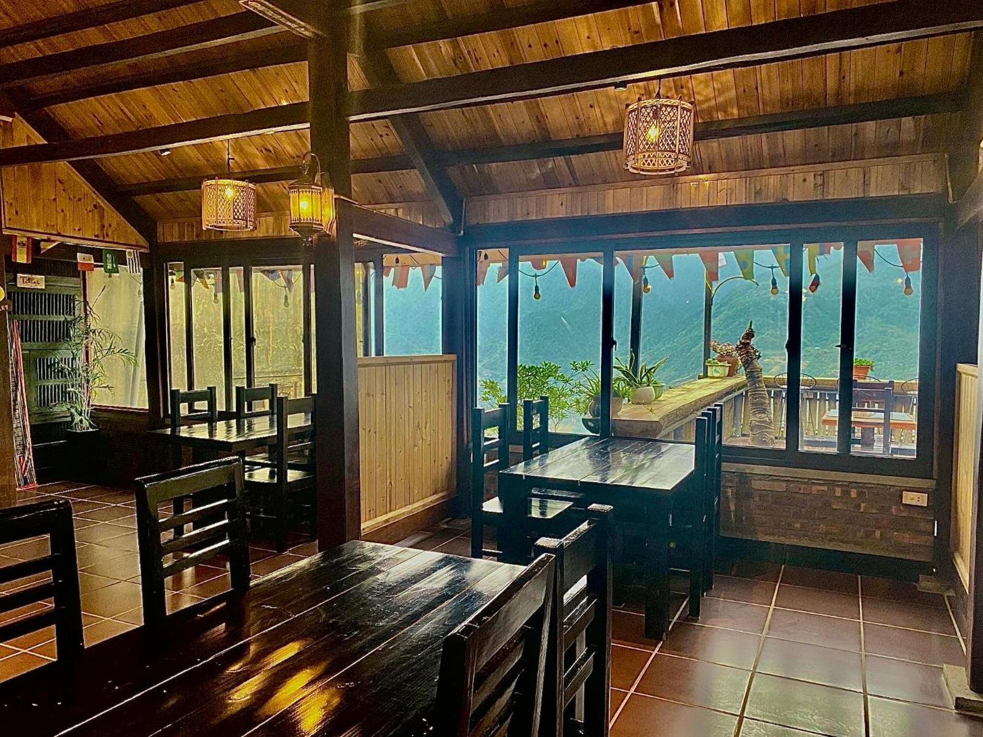 Daun Pisang Homestay And Restaurant Halal Food View Fanxipan Sa Pa Buitenkant foto